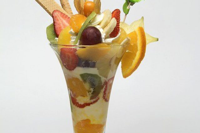ice-cream-sundae-657530_640